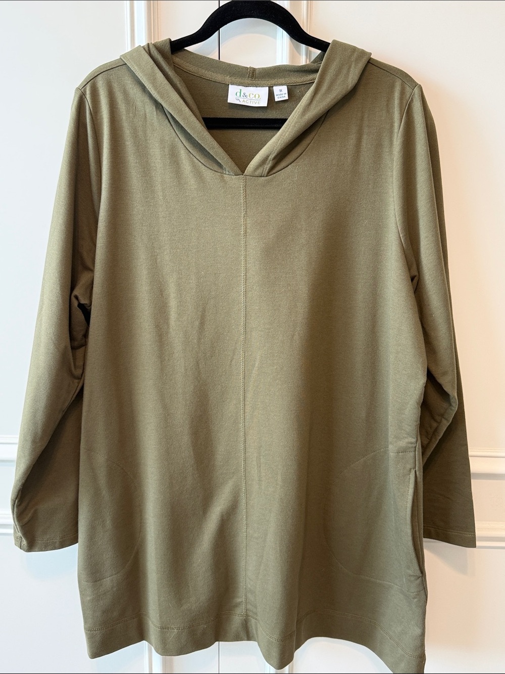 d&co Olive V-Neck Hooded Women's Sweater
